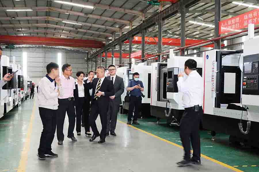 香港鑄造業總會總理事會成員蒞臨巨高機床指導工作(圖7) 香港鑄造業總會總理事會成員蒞臨巨高機床指導工作(圖7)