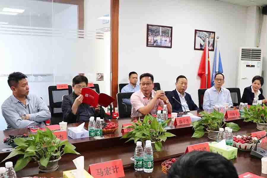 香港鑄造業總會總理事會成員蒞臨巨高機床指導工作(圖3) 香港鑄造業總會總理事會成員蒞臨巨高機床指導工作(圖3)