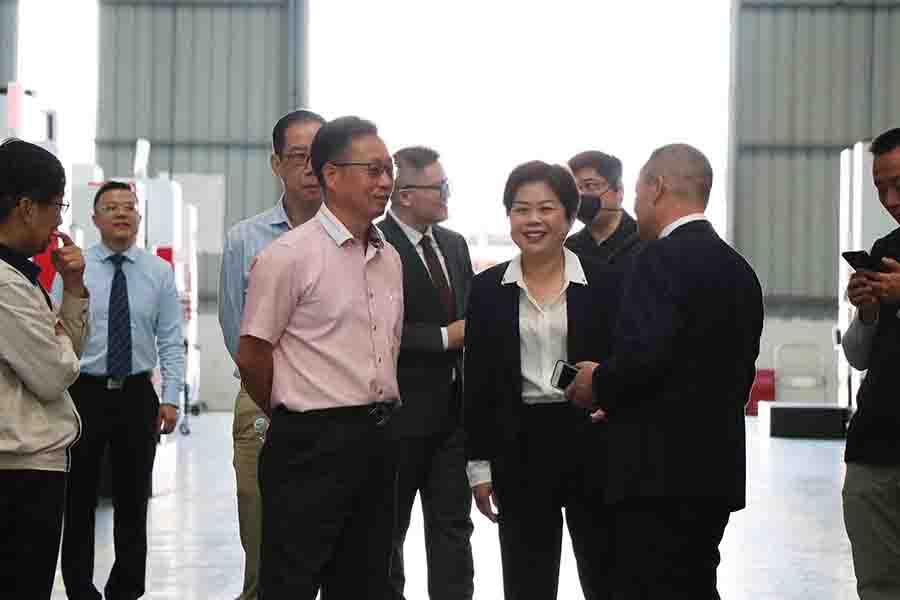 香港鑄造業總會總理事會成員蒞臨巨高機床指導工作(圖4) 香港鑄造業總會總理事會成員蒞臨巨高機床指導工作(圖4)